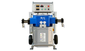 小型聚氨酯噴涂設(shè)備噴涂集裝箱體-山東聚氨酯噴涂機廠家