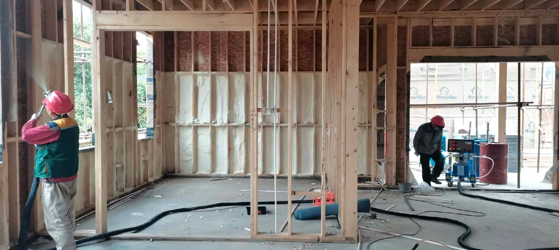 聚氨酯保溫輕鋼別墅噴涂