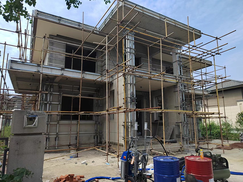 聚氨酯噴涂輕鋼別墅保溫設備要選多少錢一臺的？京華邦威廠家直銷